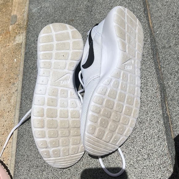 Nike Roches - Picture 4 of 5